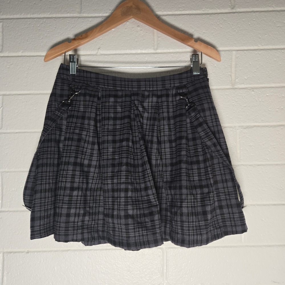 Hot Topic Plaid Pleated Mini Skirt Medium Altcore Straps‎ Goth Punk Grunge
